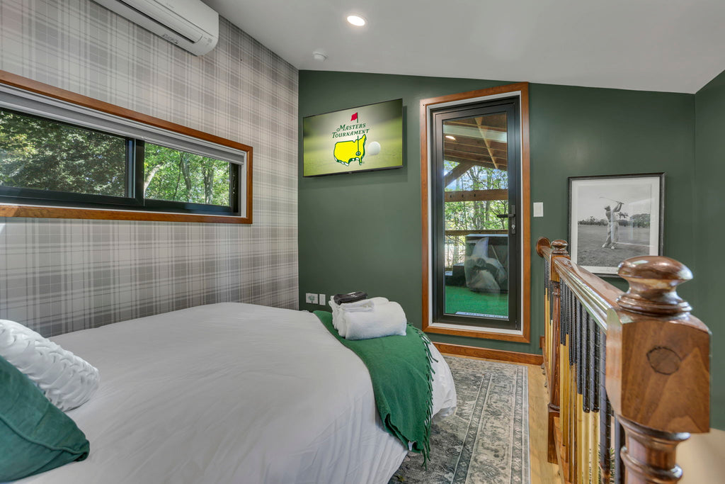 THE COUNTRY CLUB TREEHOUSE