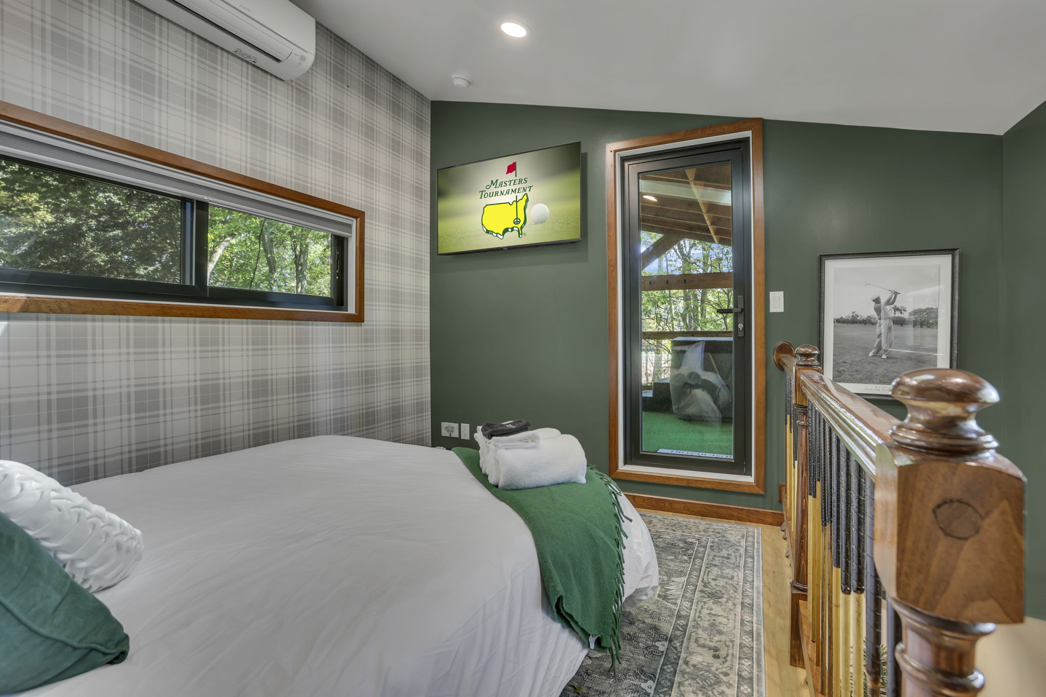 THE COUNTRY CLUB TREEHOUSE