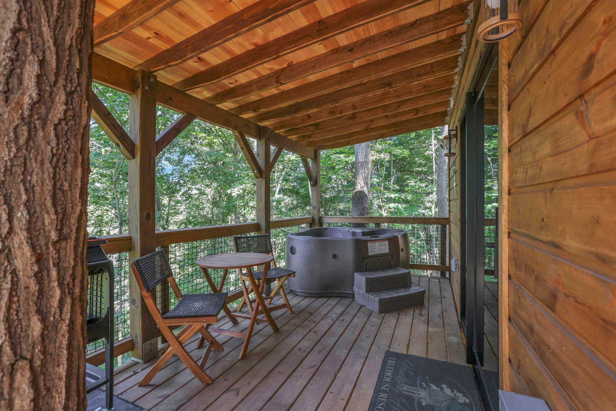 THE HOCKING HILLS TREEHOUSE (GROUP)