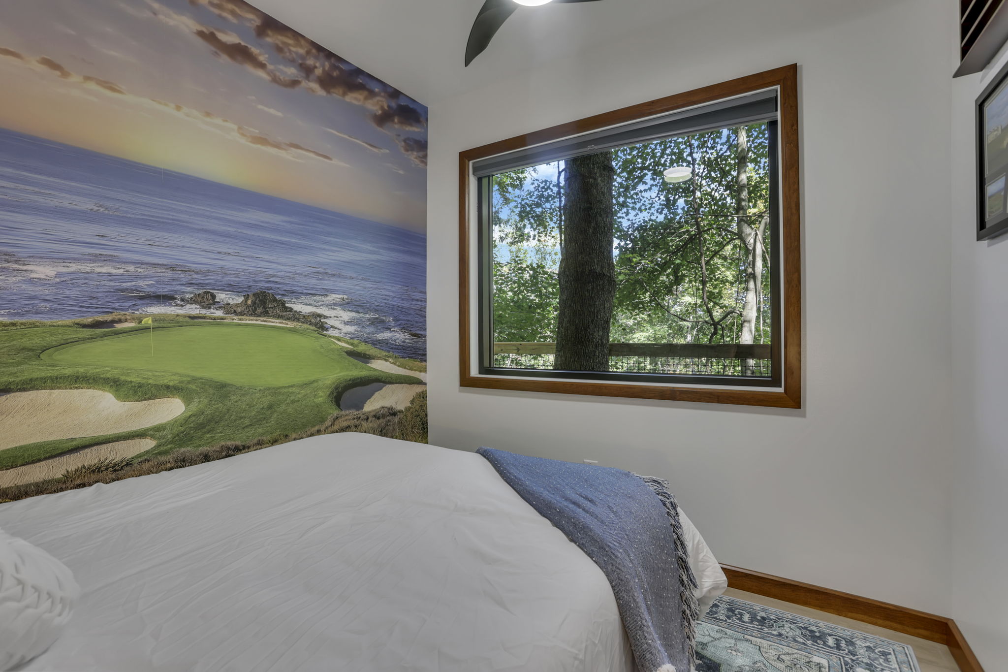 THE COUNTRY CLUB TREEHOUSE