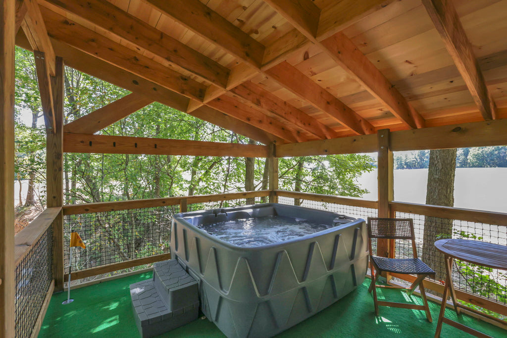 THE COUNTRY CLUB TREEHOUSE