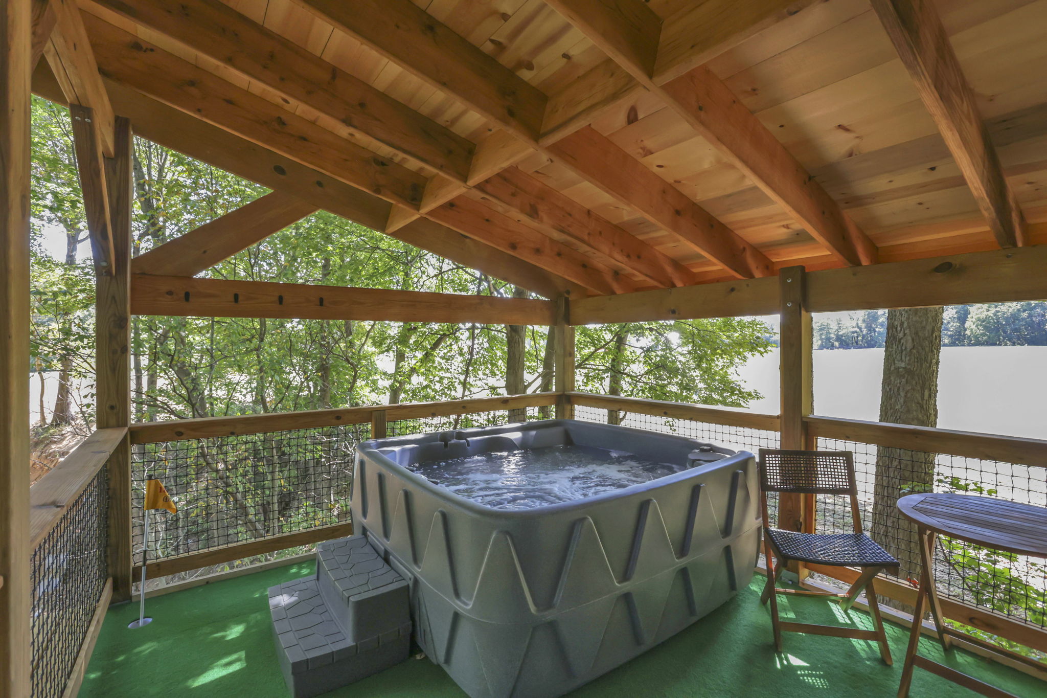 THE COUNTRY CLUB TREEHOUSE