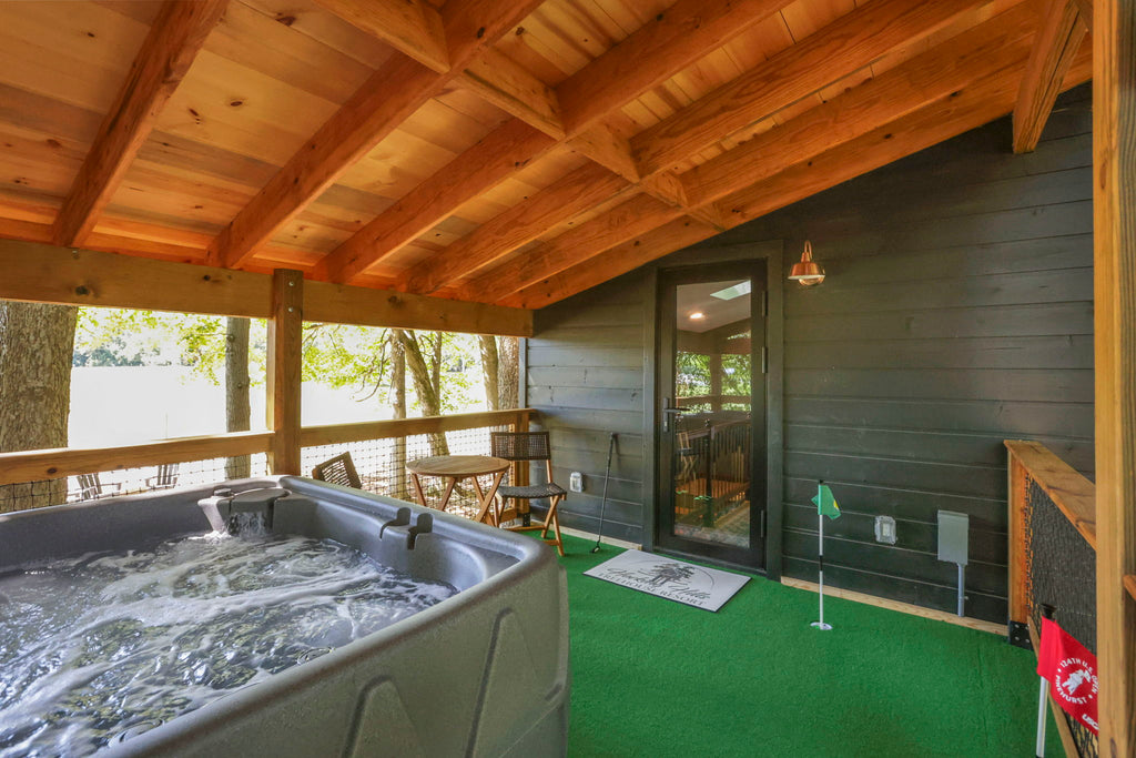 THE COUNTRY CLUB TREEHOUSE