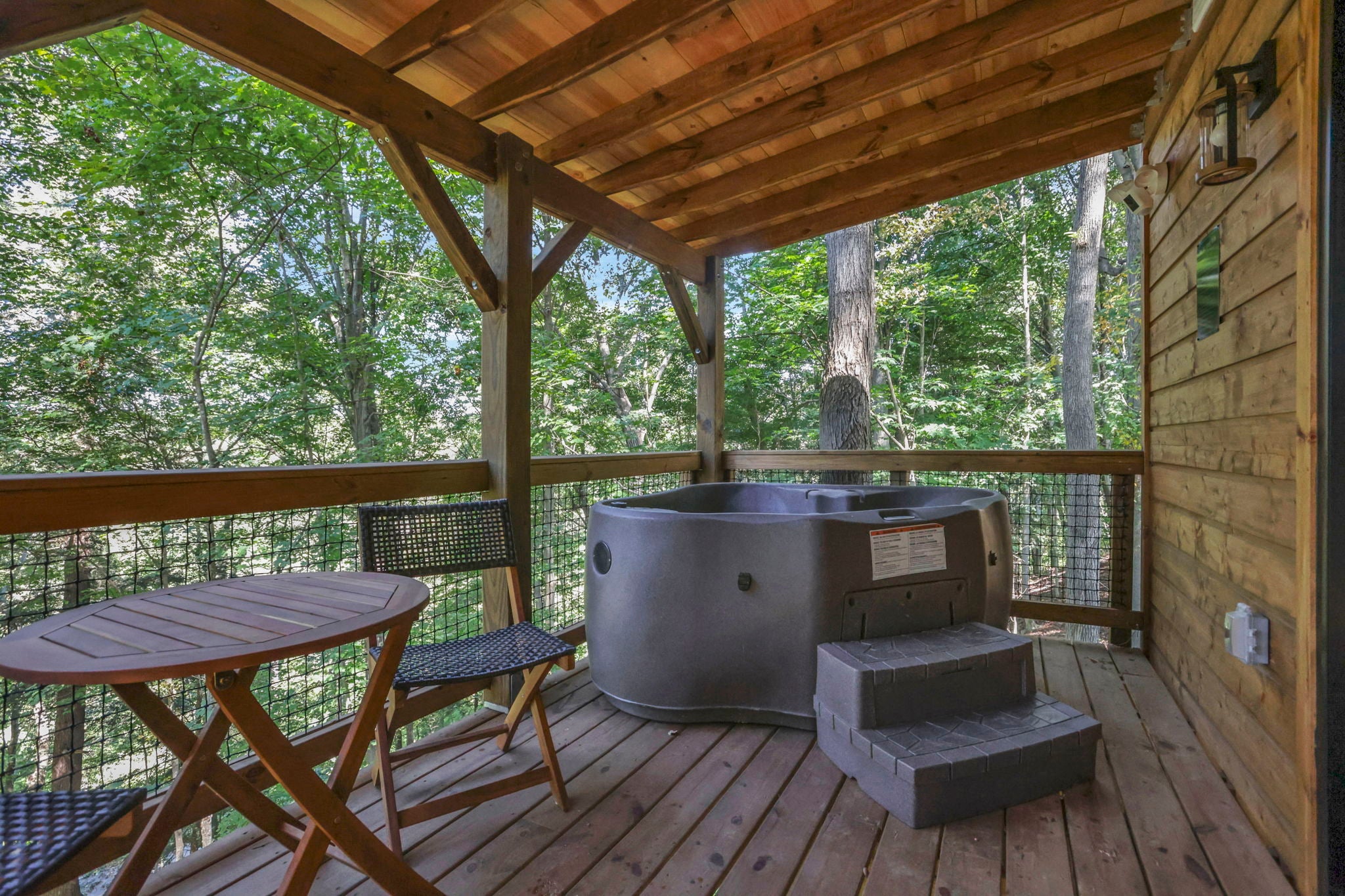 THE HOCKING HILLS TREEHOUSE (GROUP)