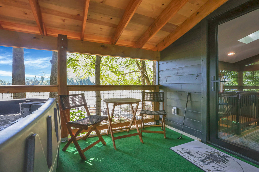 THE COUNTRY CLUB TREEHOUSE