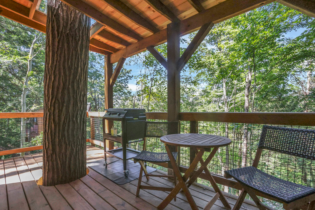 THE HOCKING HILLS TREEHOUSE (GROUP)