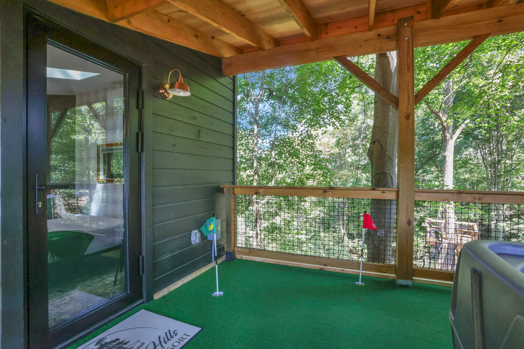 THE COUNTRY CLUB TREEHOUSE