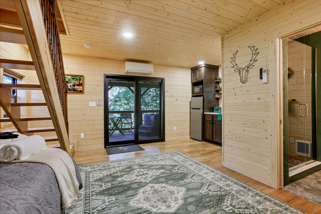 THE HOCKING HILLS TREEHOUSE (GROUP)