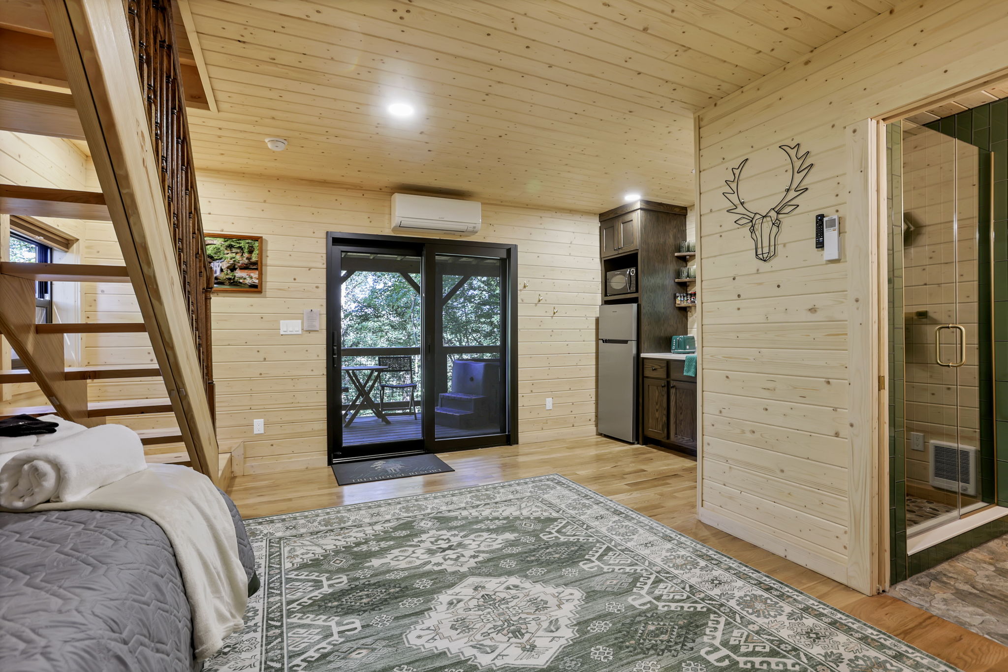 THE HOCKING HILLS TREEHOUSE (GROUP)