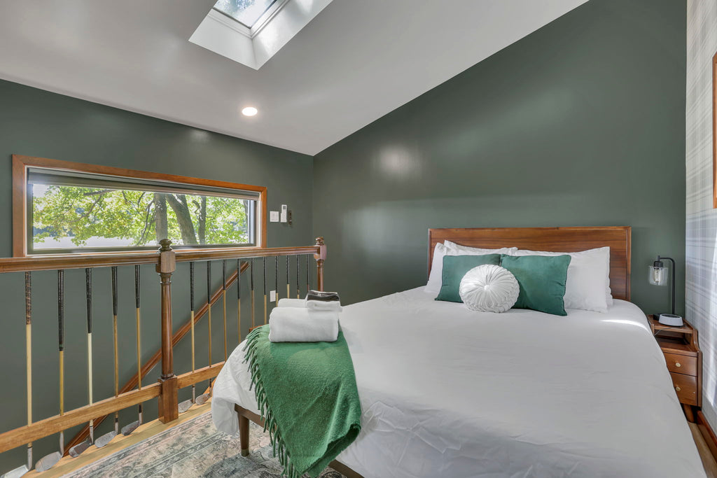 THE COUNTRY CLUB TREEHOUSE