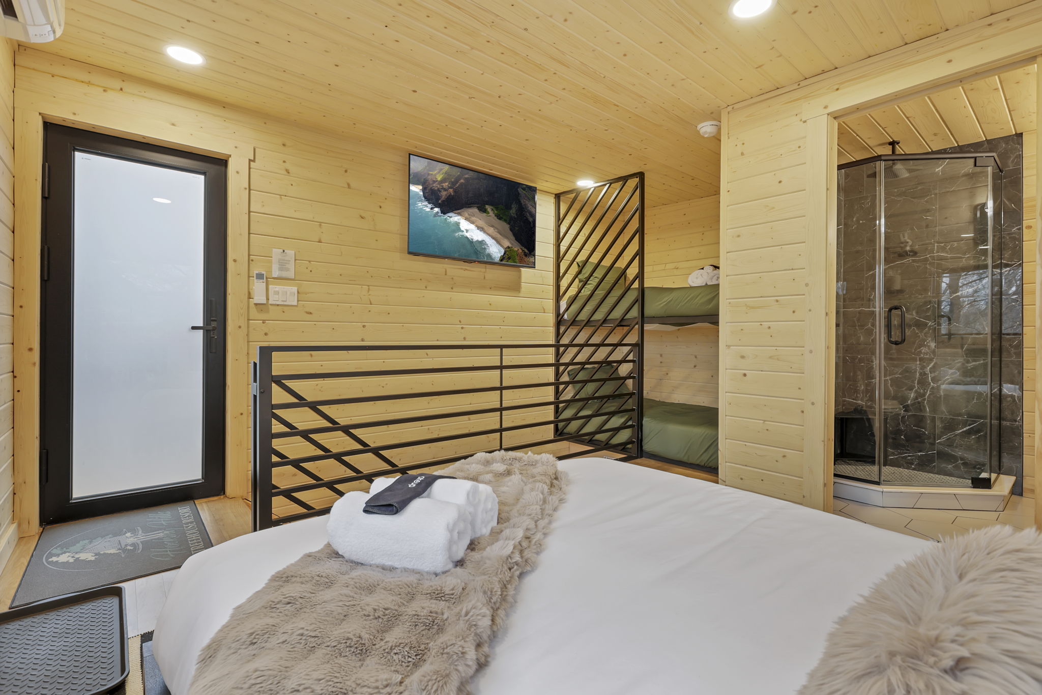 HYGGE TREEHOUSE