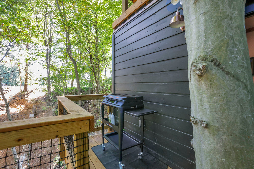 THE COUNTRY CLUB TREEHOUSE