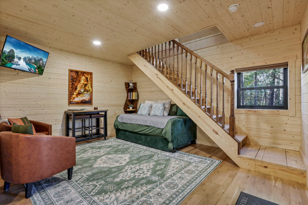 THE HOCKING HILLS TREEHOUSE (GROUP)