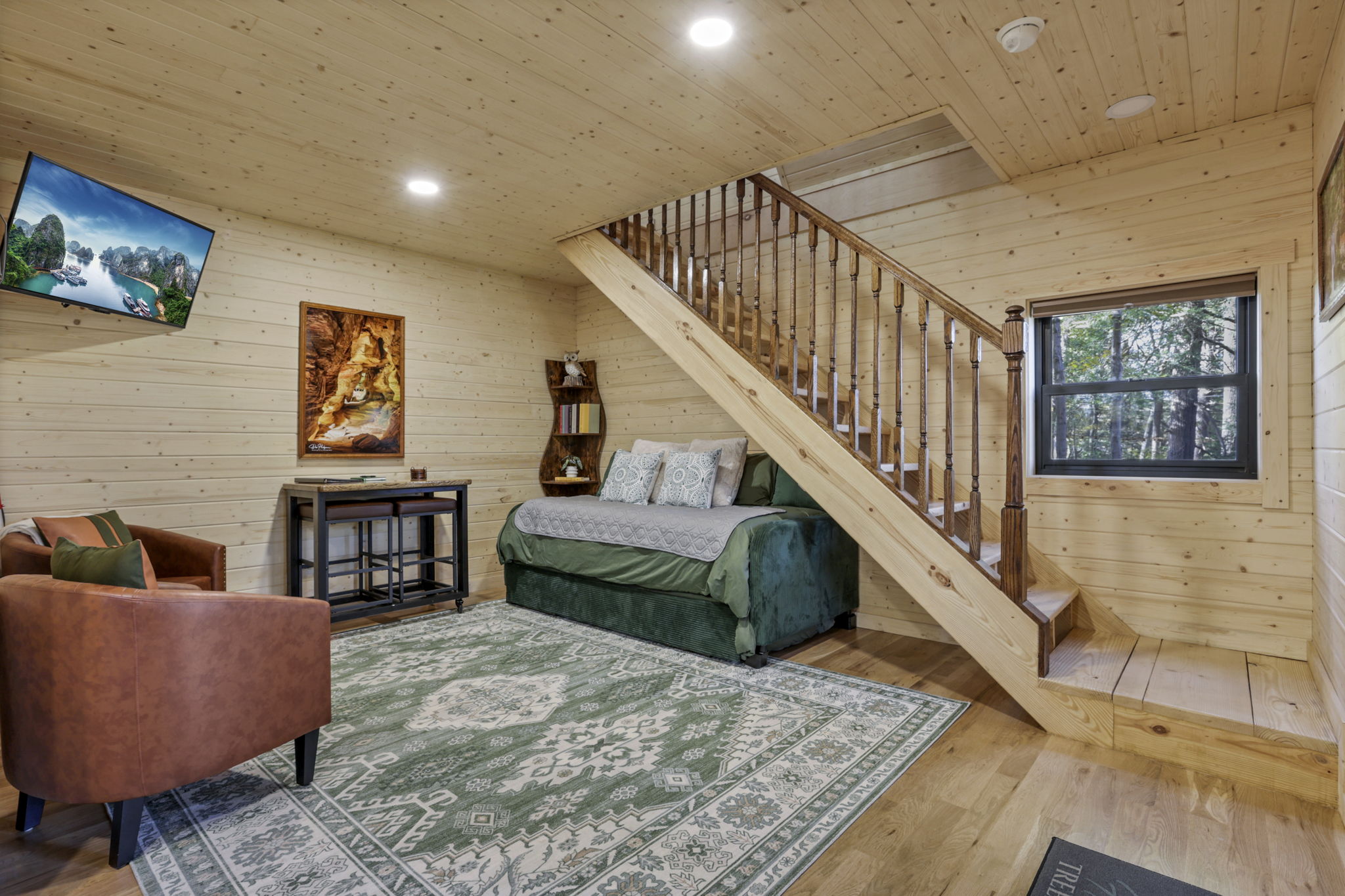 THE HOCKING HILLS TREEHOUSE (GROUP)