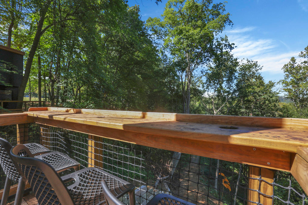 THE COUNTRY CLUB TREEHOUSE