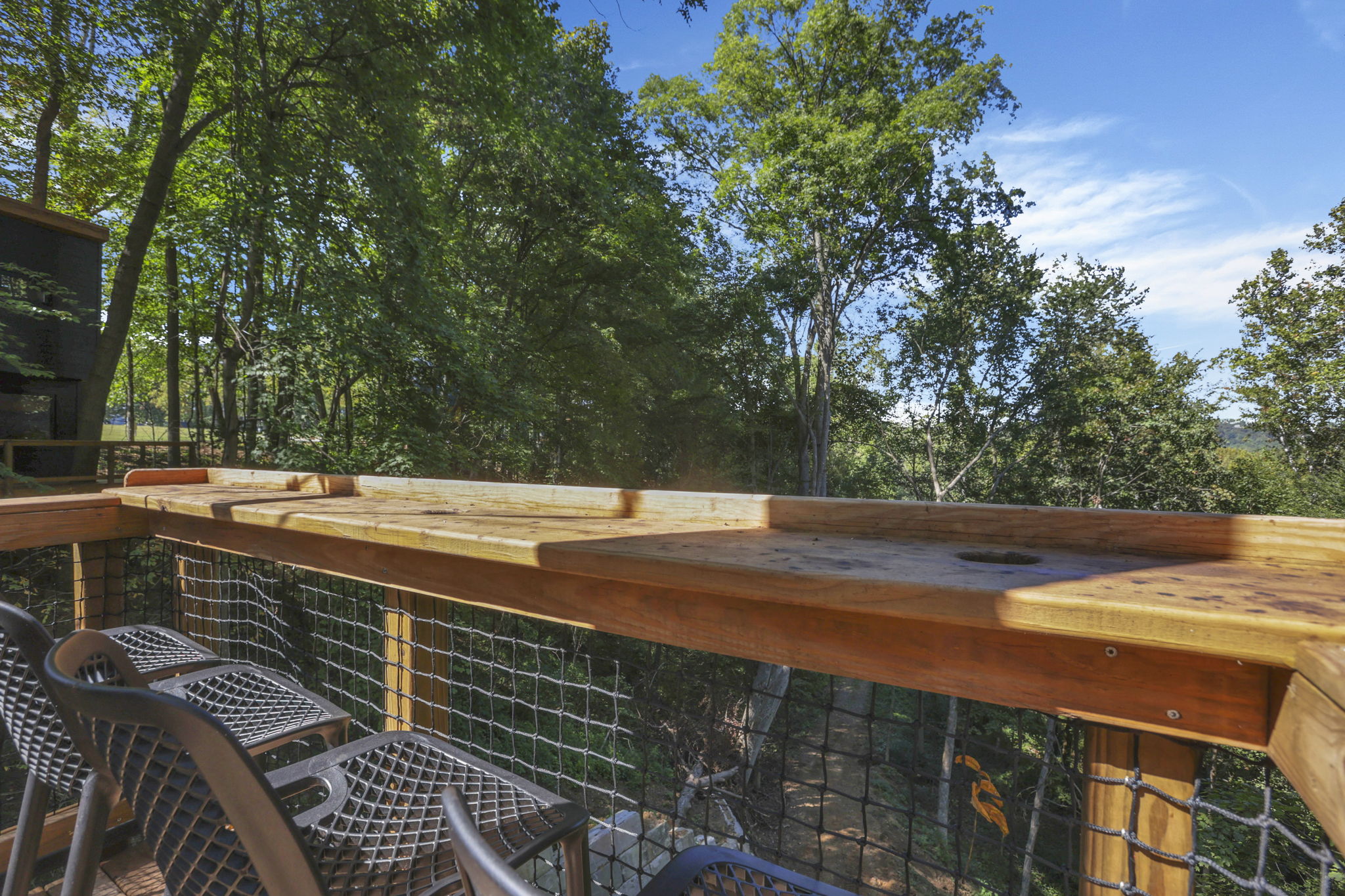 THE COUNTRY CLUB TREEHOUSE