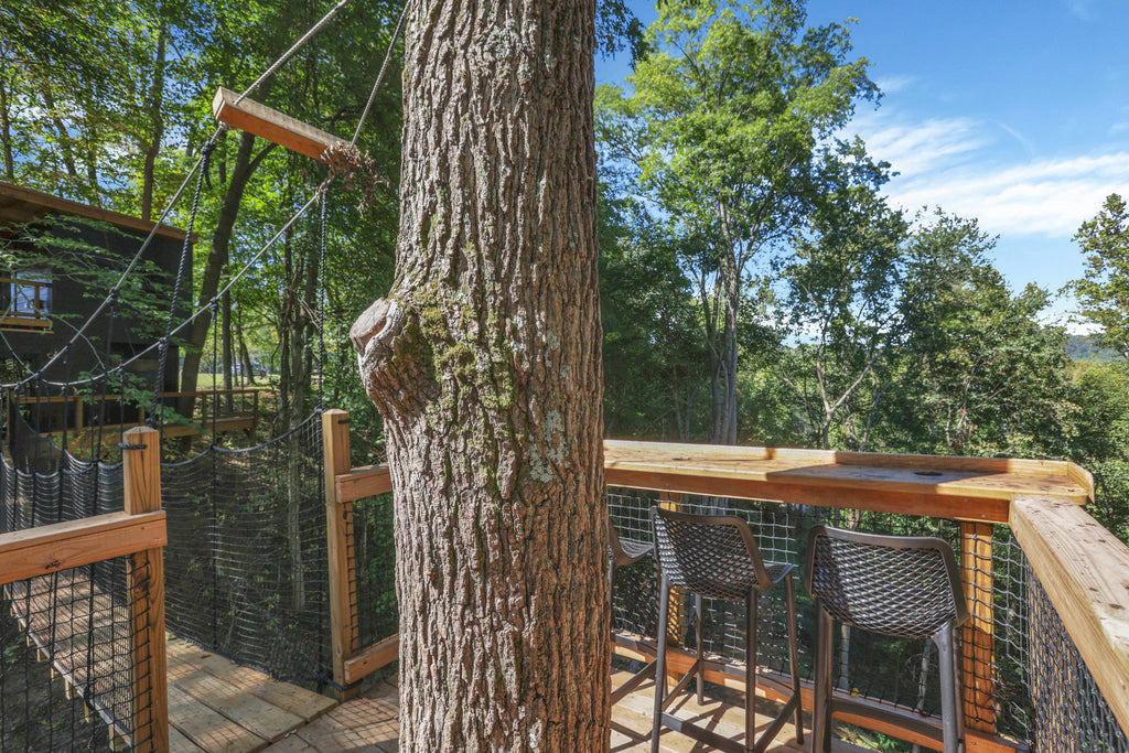 THE COUNTRY CLUB TREEHOUSE