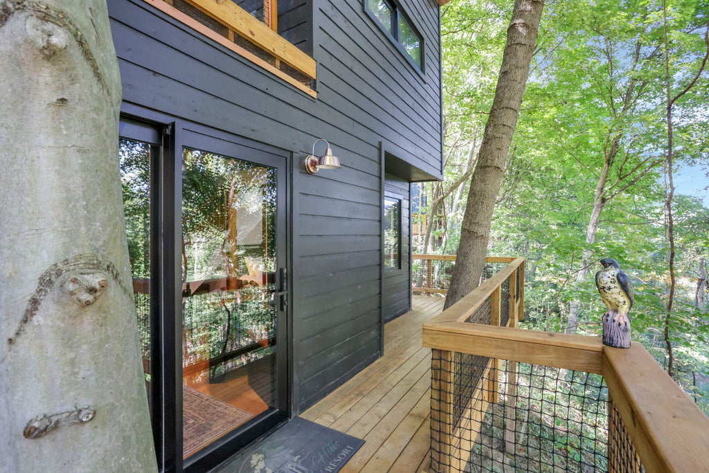 THE COUNTRY CLUB TREEHOUSE