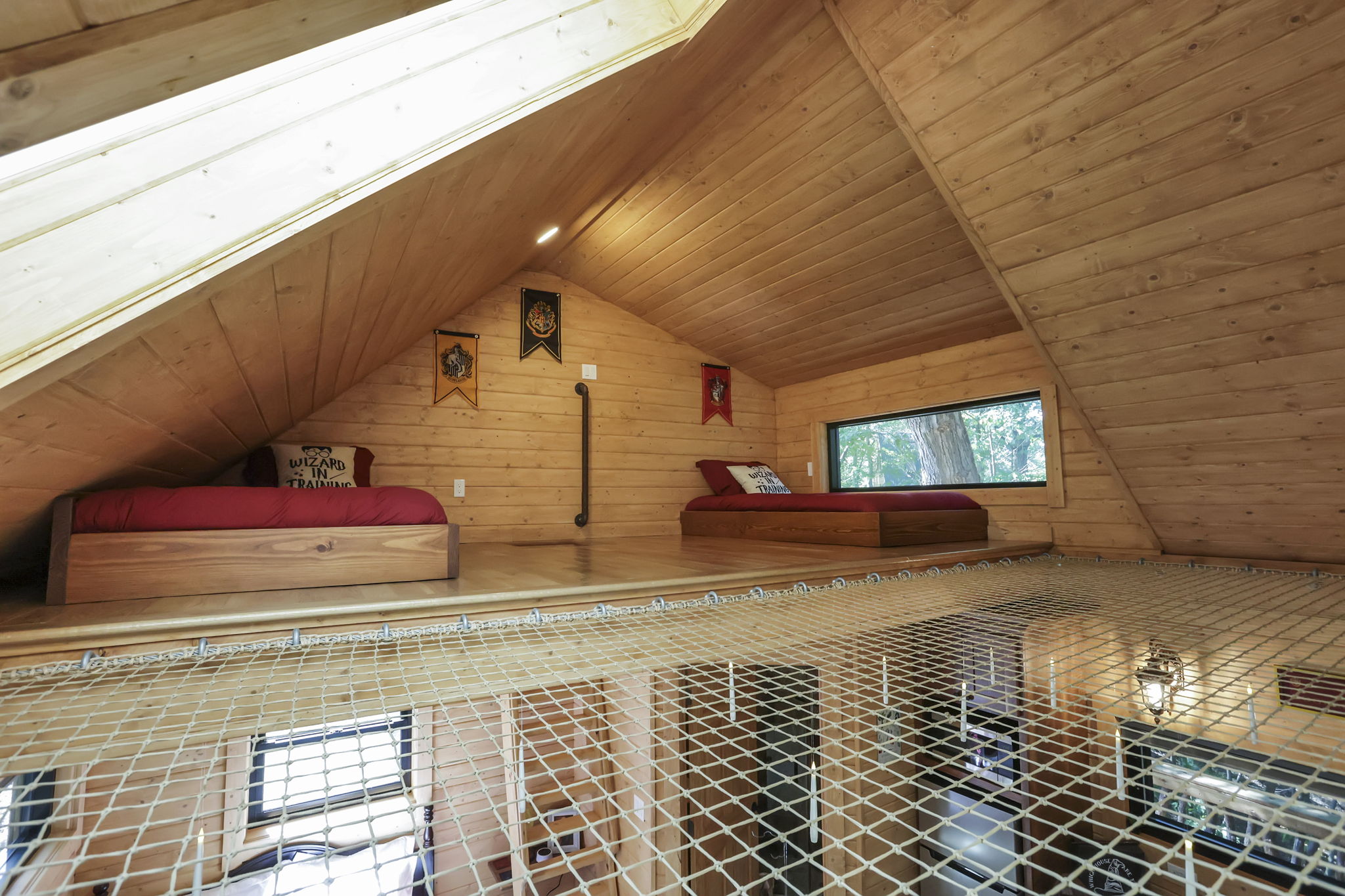 HARRY POTTER BURROW TREEHOUSE