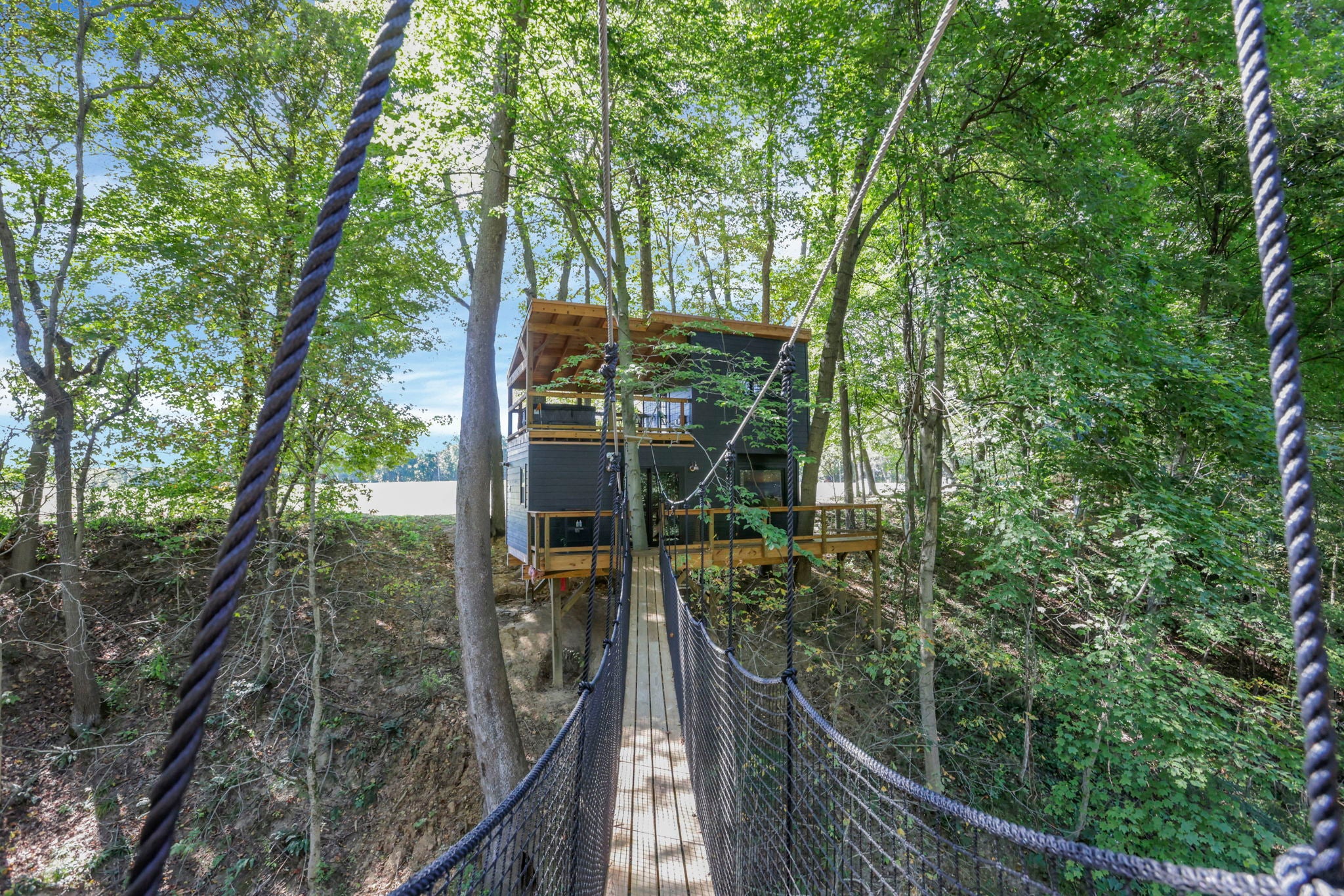 THE COUNTRY CLUB TREEHOUSE