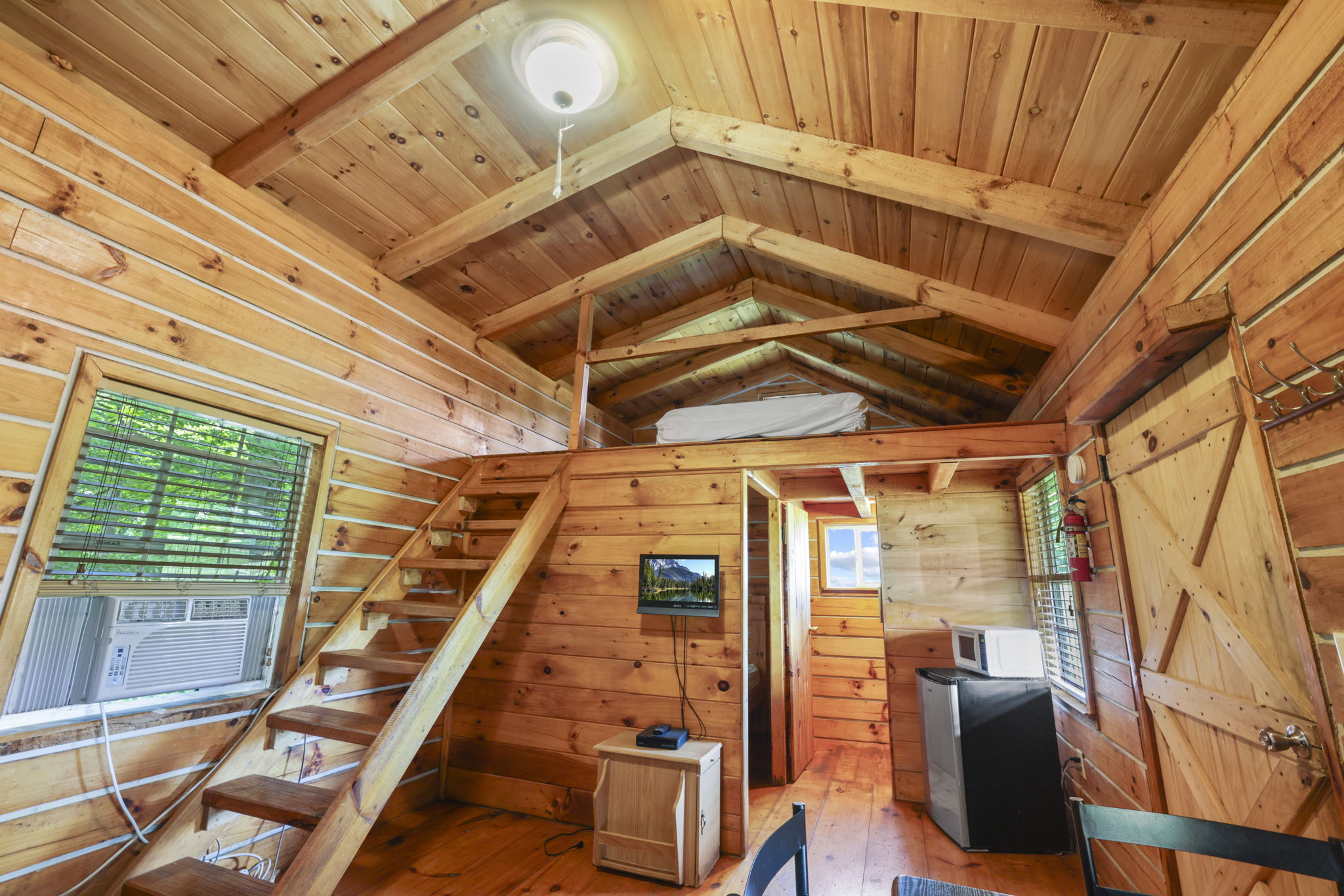 EAGLES NEST CABIN (GROUP)