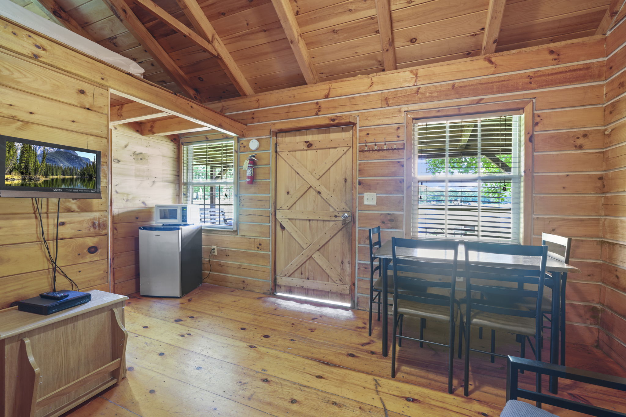EAGLES NEST CABIN (GROUP)