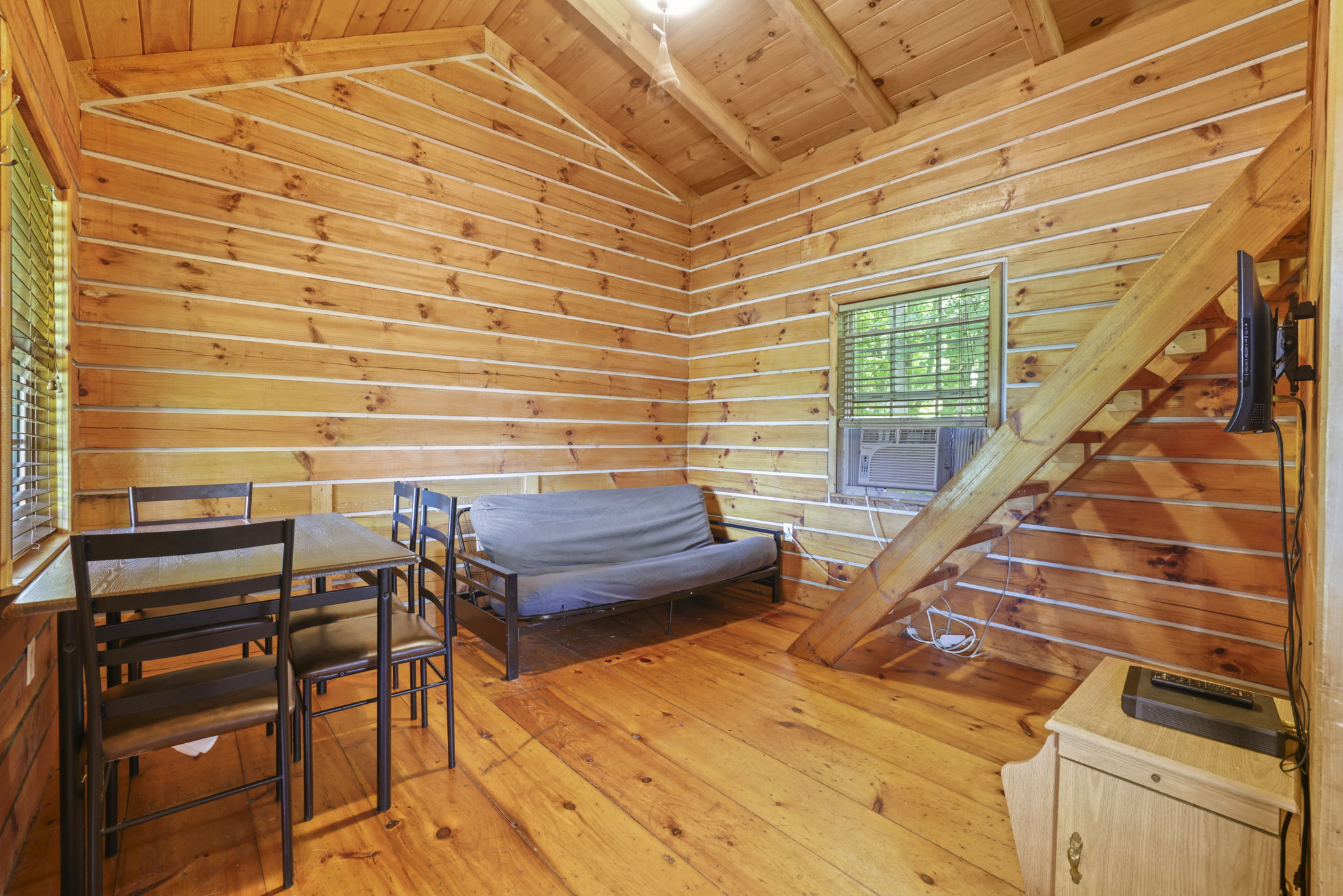 EAGLES NEST CABIN (GROUP)