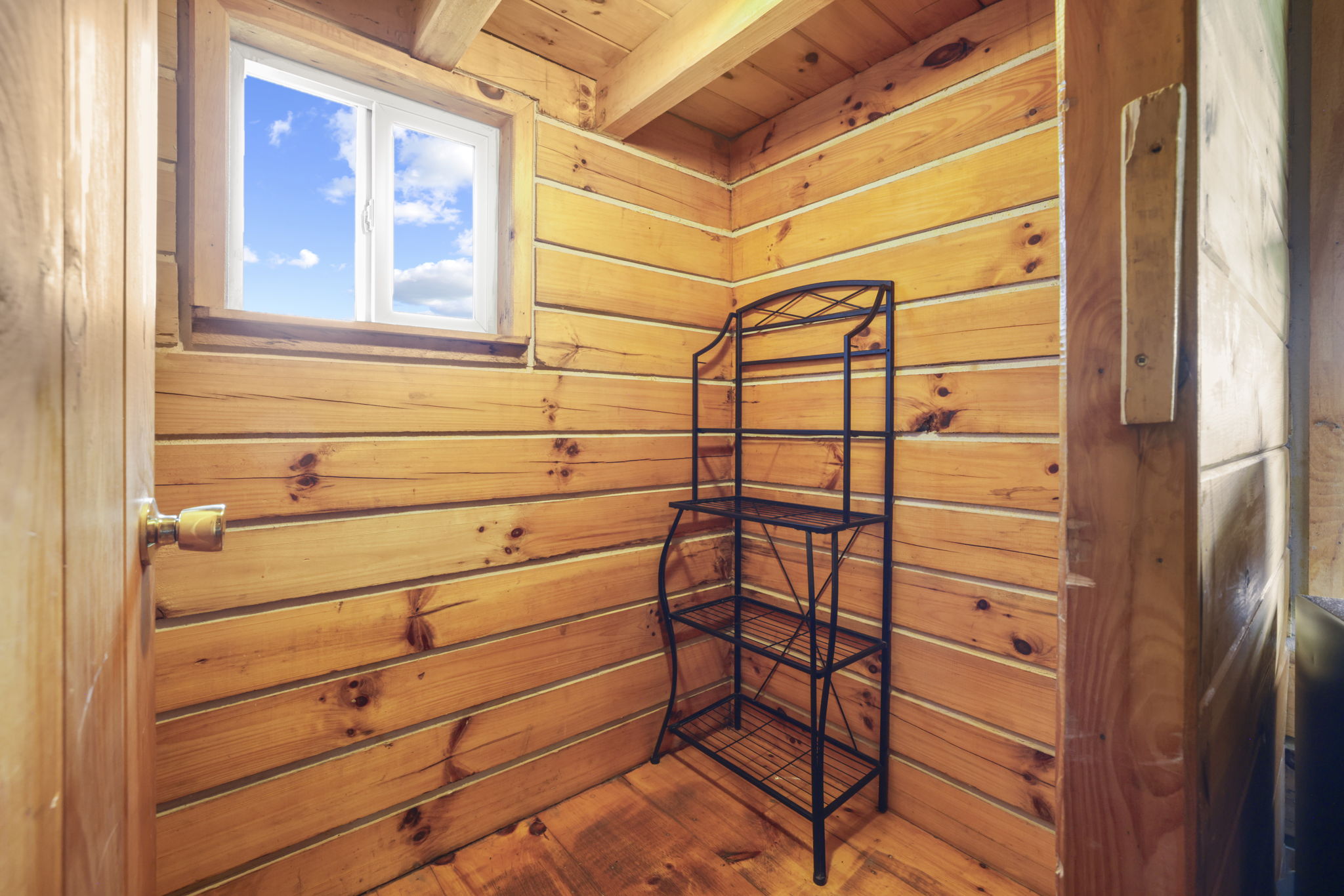 EAGLES NEST CABIN (GROUP)