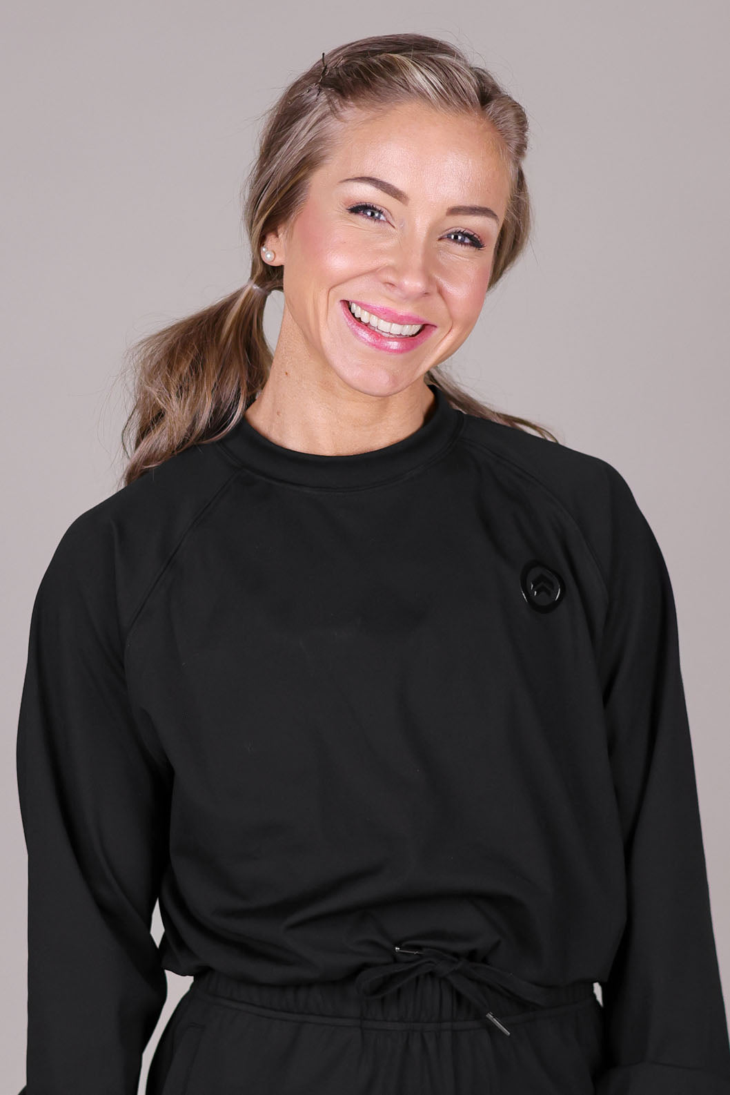 BLACK RAGLAN CROPPED SWEATSHIRT