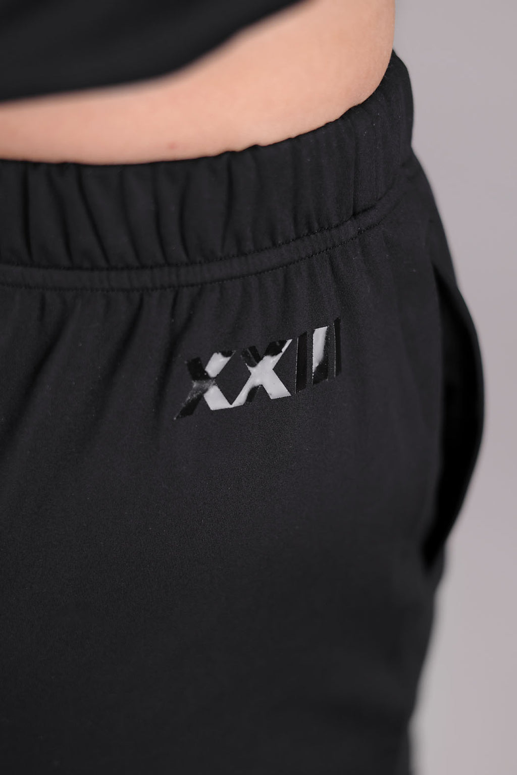BLACK SWEAT SHORT