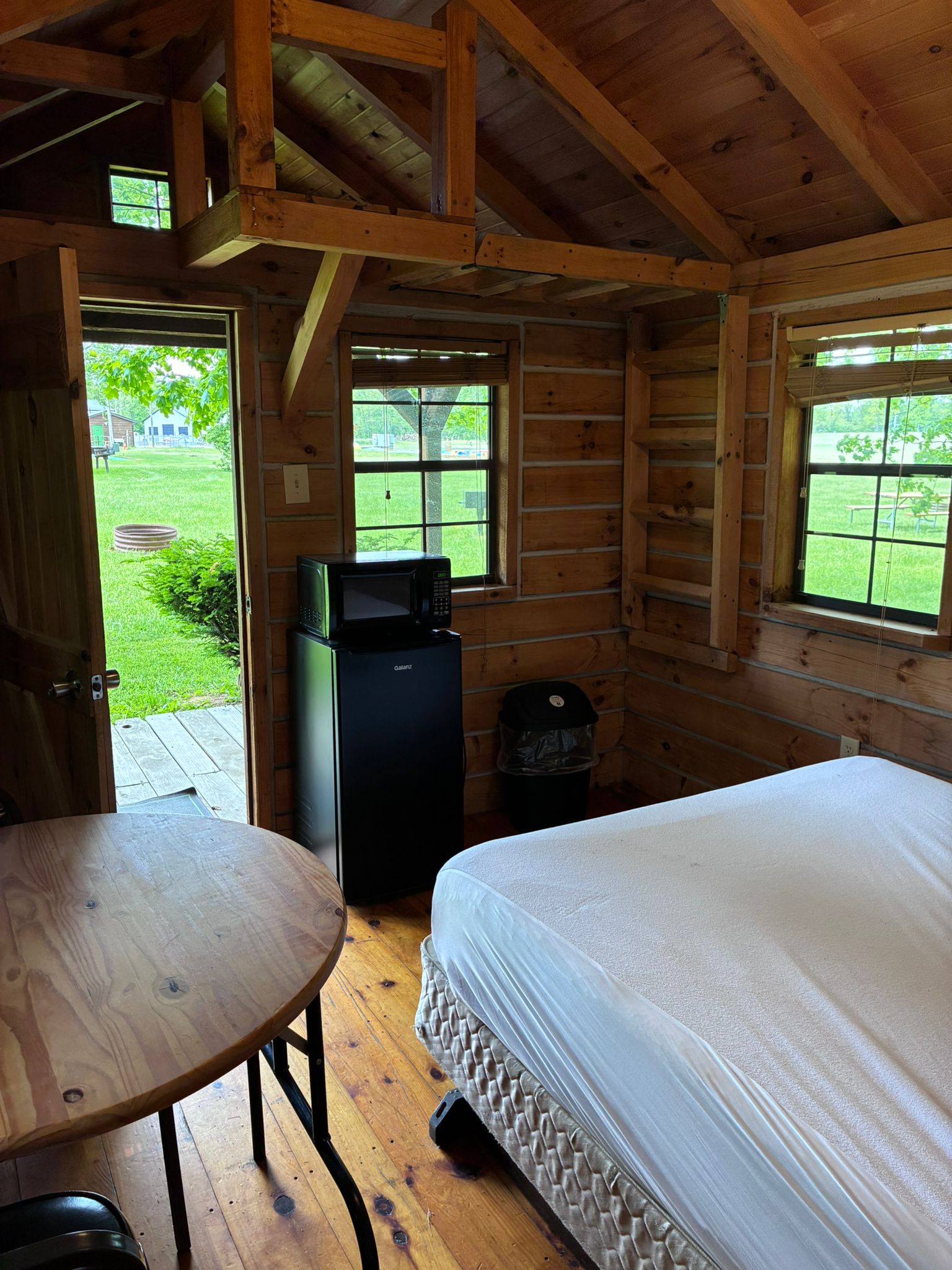 GUPPY CABIN