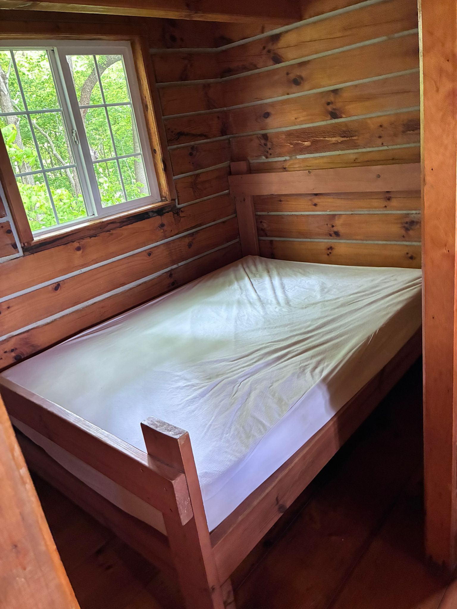 EAGLES NEST CABIN (GROUP)