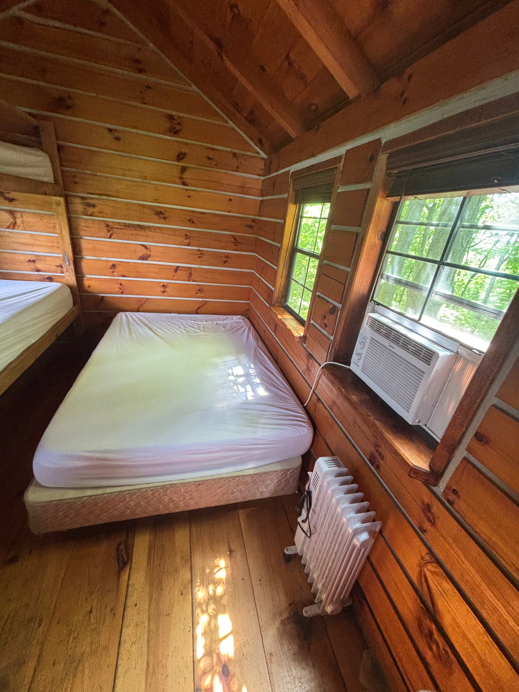 WOODPECKER CABIN