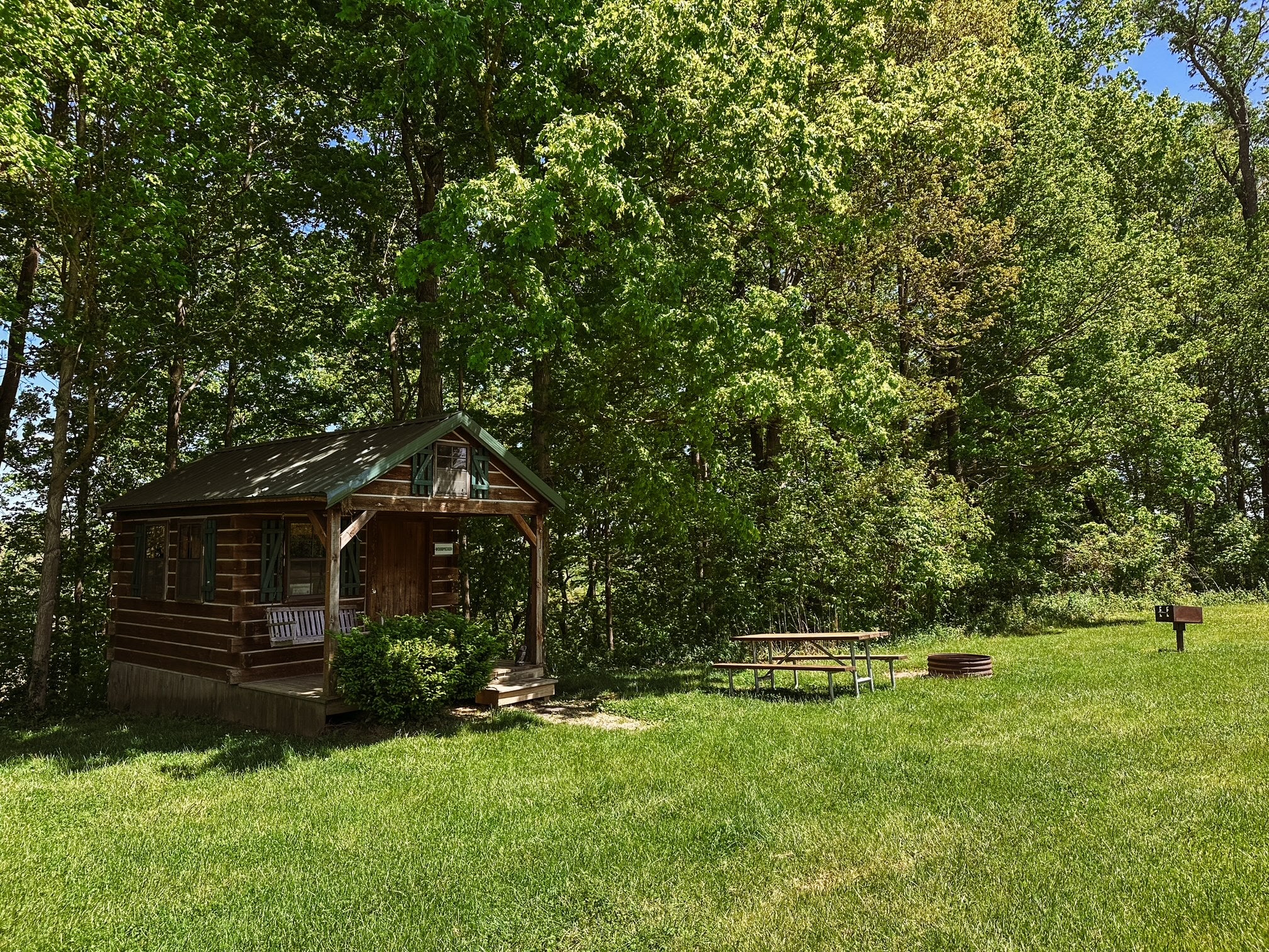 WOODPECKER CABIN