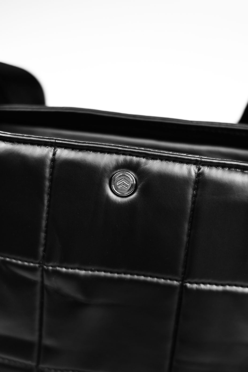 BLACK PUFFY LUNCH TOTE