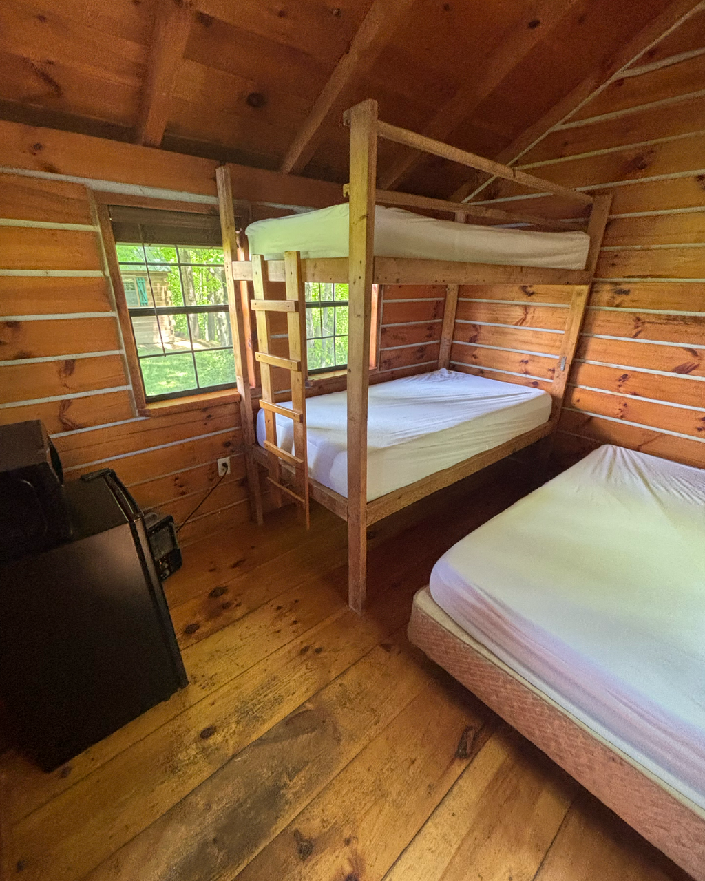 WOODPECKER CABIN
